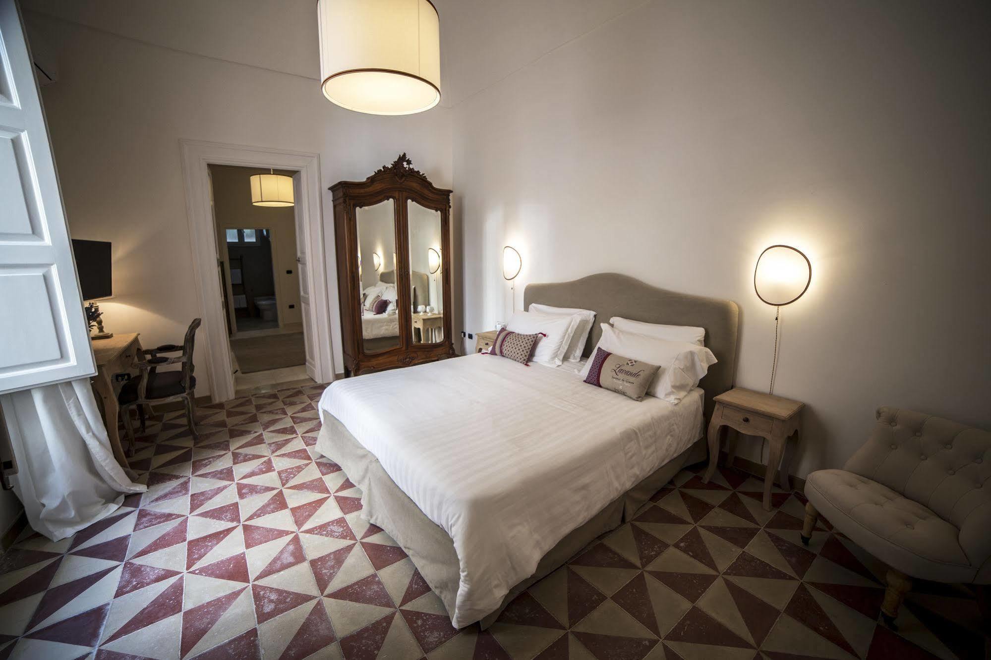 Santa Marta Suites & Apartments Lecce Exterior photo